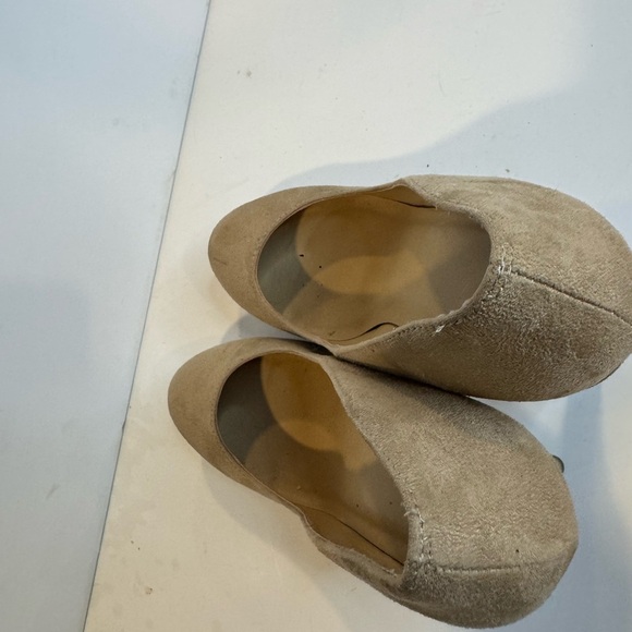 Delicious Beige Women's Heels size  7.5 - Picture 11 of 11